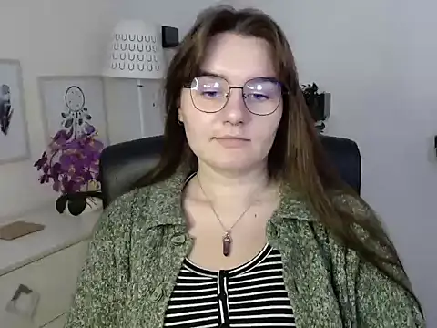 Julie Diamond online show from September 2025 12:38:02 PM