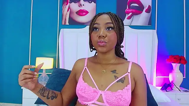 Snapshot of AngelaRoberts chatting on September 2025 01:35:02 PM AngelaRoberts online show from September 2025 01:35:02 PM