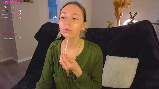 NyxaThorn online show from October 2025 02:37:02 PM