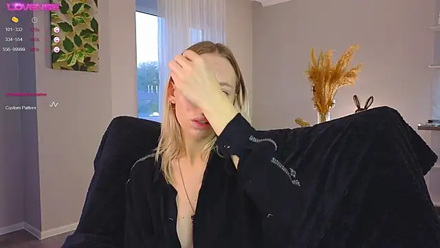 NyxaThorn online show from October 2025 02:38:01 PM