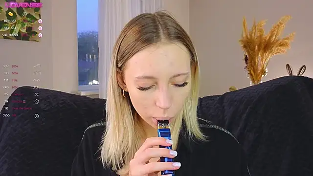 NyxaThorn online show from October 2025 02:40:01 PM