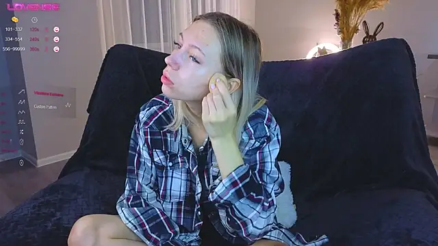 NyxaThorn online show from October 2025 02:35:02 PM