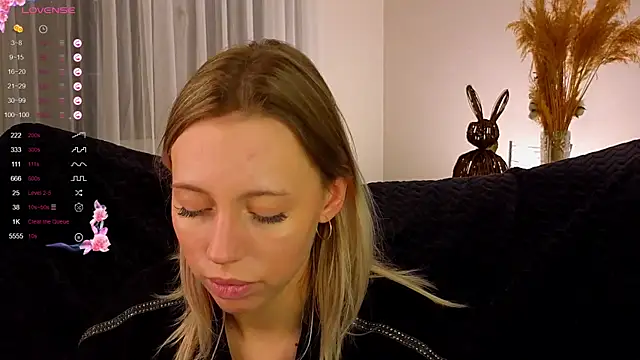 NyxaThorn online show from November 2025 02:37:02 PM