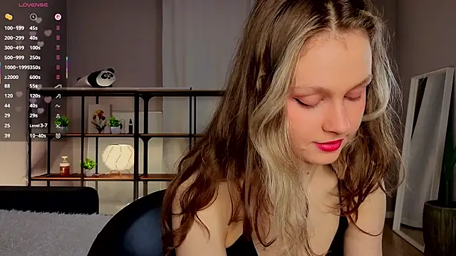 Snapshot of Tender_beauty chatting on April 2026 06:00:01 PM Tender beauty online show from April 2026 06:00:01 PM