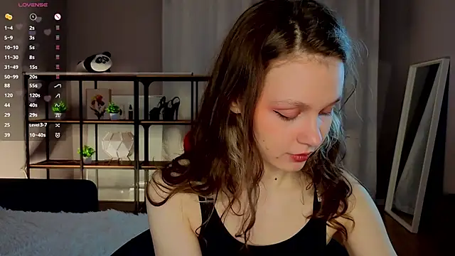 Snapshot of Tender_beauty chatting on April 2026 05:39:02 PM Tender beauty online show from April 2026 05:39:02 PM