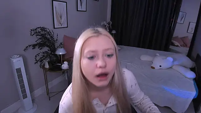 Millie Vanillies online show from September 2025 02:17:01 PM