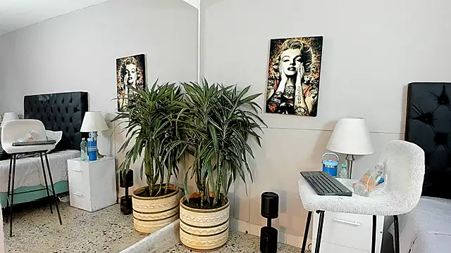 Snapshot of emilio_brandon chatting on October 2025 11:07:02 AM emilio brandon online show from October 2025 11:07:02 AM