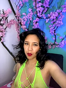 Esmeraldagh  online show from October 2025 10:56:02 AM