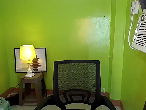 SultryCyraFoxmore online show from April 2026 04:00:01 AM