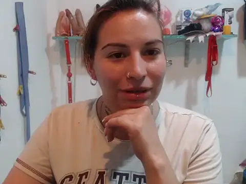 Snapshot of cloequeen15 chatting on September 2025 06:51:01 PM cloequeen15 online show from September 2025 06:51:01 PM