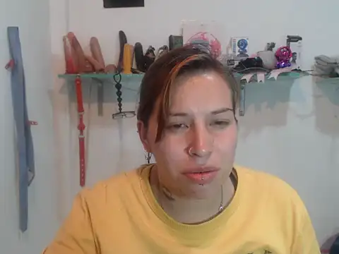 Snapshot of cloequeen15 chatting on September 2025 05:59:01 PM cloequeen15 online show from September 2025 05:59:01 PM