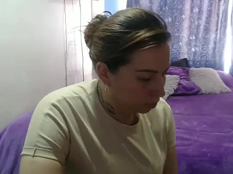 Snapshot of cloequeen15 chatting on October 2025 04:48:02 PM cloequeen15 online show from October 2025 04:48:02 PM