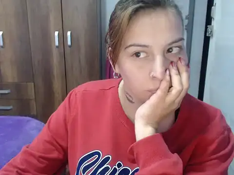 Snapshot of cloequeen15 chatting on October 2025 06:50:01 PM cloequeen15 online show from October 2025 06:50:01 PM