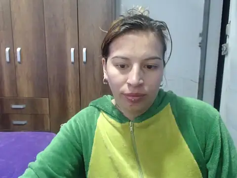 Snapshot of cloequeen15 chatting on October 2025 03:13:01 PM cloequeen15 online show from October 2025 03:13:01 PM