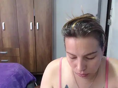 Snapshot of cloequeen15 chatting on October 2025 05:24:02 PM cloequeen15 online show from October 2025 05:24:02 PM