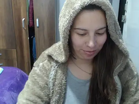 Snapshot of cloequeen15 chatting on October 2025 08:07:01 PM cloequeen15 online show from October 2025 08:07:01 PM