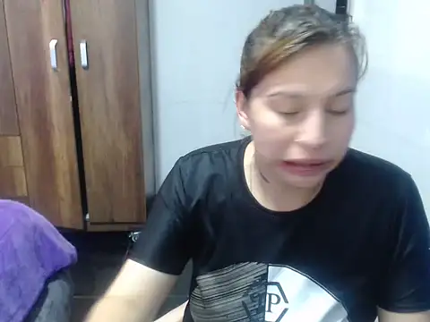 Snapshot of cloequeen15 chatting on October 2025 05:25:02 PM cloequeen15 online show from October 2025 05:25:02 PM