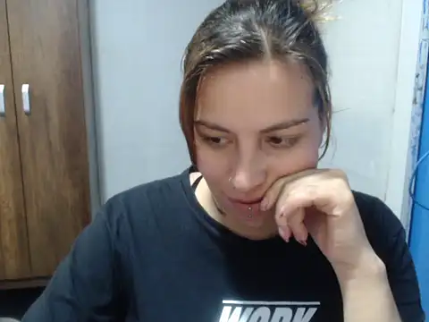 Snapshot of cloequeen15 chatting on November 2025 06:41:02 PM cloequeen15 online show from November 2025 06:41:02 PM