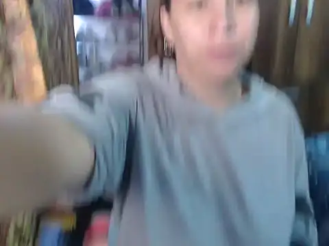 Snapshot of cloequeen15 chatting on January 2026 04:42:01 PM cloequeen15 online show from January 2026 04:42:01 PM