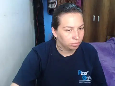 Snapshot of cloequeen15 chatting on April 2026 01:25:02 PM cloequeen15 online show from April 2026 01:25:02 PM