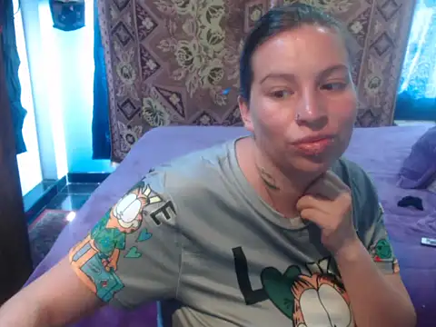 Snapshot of cloequeen15 chatting on April 2026 03:42:02 PM cloequeen15 online show from April 2026 03:42:02 PM
