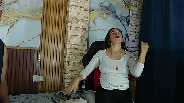 mollyandsam303av online show from May 2026 10:51:01 PM