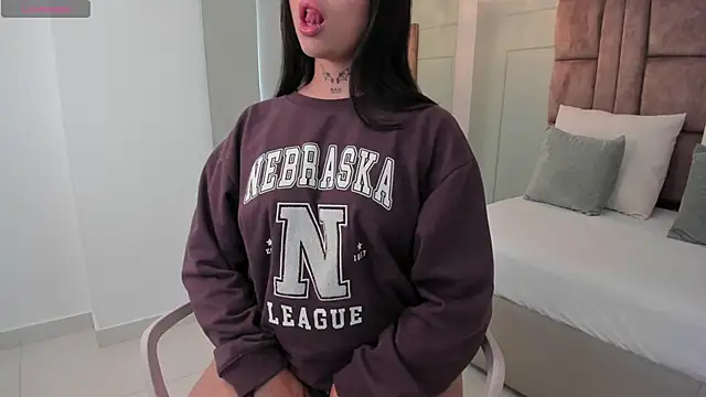 hannah miltonn online show from November 2025 09:37:01 PM