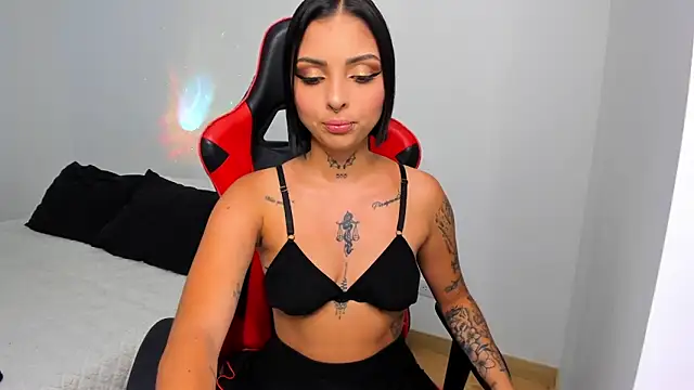 hannah miltonn online show from April 2026 07:30:02 PM