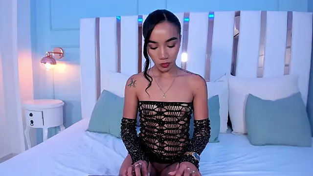Snapshot of AriaHart_Oficial chatting on October 2025 12:24:02 PM AriaHart Oficial online show from October 2025 12:24:02 PM