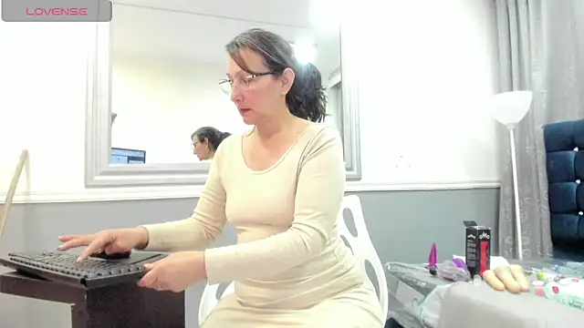 Oriana Jhonson online show from June 2026 03:49:01 AM