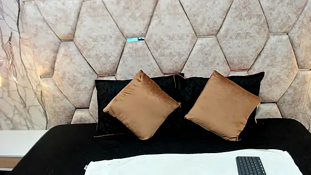 EXOTIC EBONY  online show from September 2025 07:07:02 PM