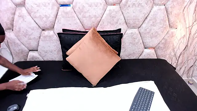 EXOTIC EBONY  online show from November 2025 07:13:02 PM