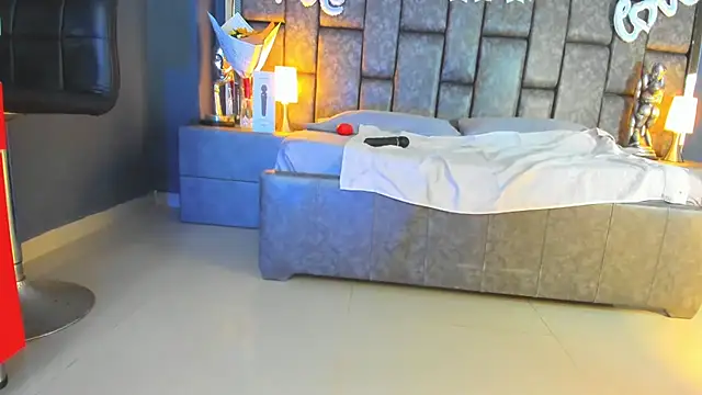 Snapshot of becca_scotts chatting on September 2025 11:57:01 AM becca scotts online show from September 2025 11:57:01 AM