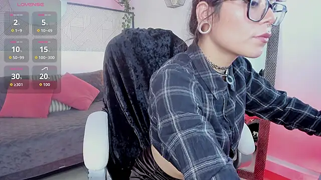 Snapshot of Esmeralda_CO chatting on October 2025 06:27:01 PM Esmeralda CO online show from October 2025 06:27:01 PM