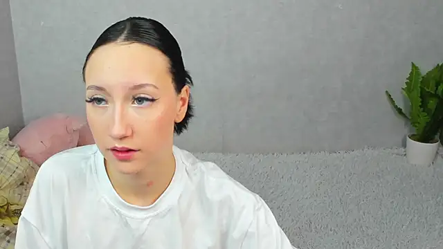 EileenMoores online show from December 2025 05:39:02 PM