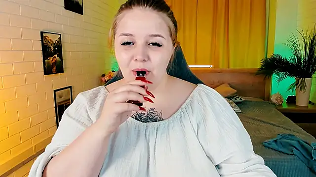 Snapshot of SladaDell chatting on October 2025 05:06:01 AM SladaDell online show from October 2025 05:06:01 AM