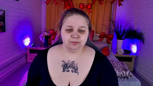 Snapshot of SladaDell chatting on February 2026 09:19:02 AM SladaDell online show from February 2026 09:19:02 AM