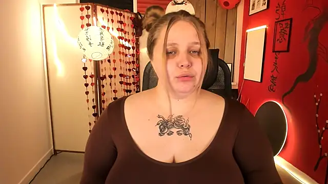 Snapshot of SladaDell chatting on February 2026 04:03:02 PM SladaDell online show from February 2026 04:03:02 PM