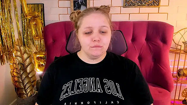 Snapshot of SladaDell chatting on February 2026 09:16:01 AM SladaDell online show from February 2026 09:16:01 AM