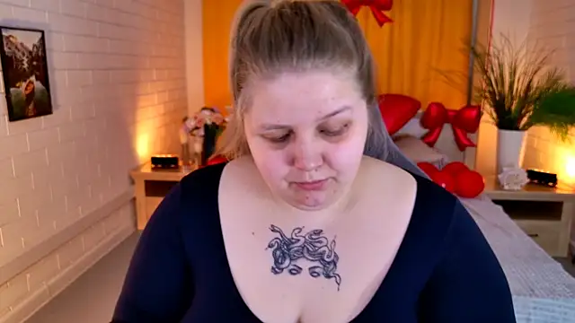 Snapshot of SladaDell chatting on February 2026 09:08:01 AM SladaDell online show from February 2026 09:08:01 AM