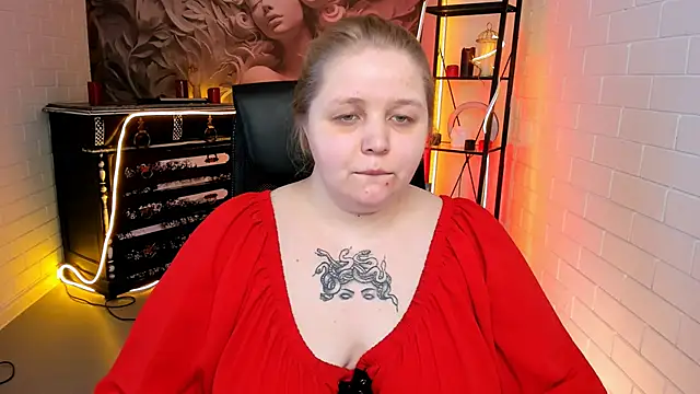 Snapshot of SladaDell chatting on February 2026 09:31:02 AM SladaDell online show from February 2026 09:31:02 AM