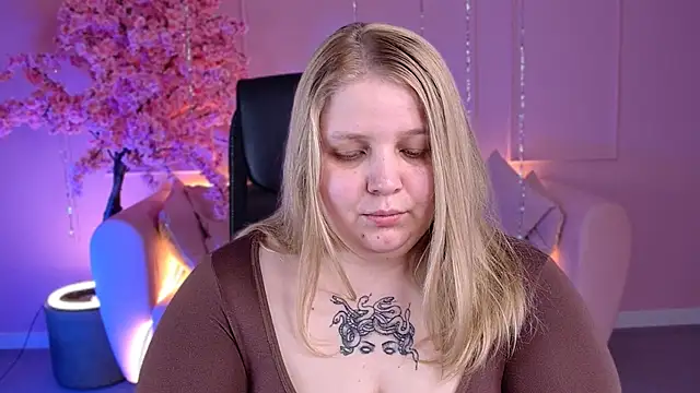 Snapshot of SladaDell chatting on March 2026 09:17:01 AM SladaDell online show from March 2026 09:17:01 AM