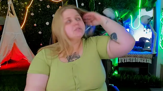 Snapshot of SladaDell chatting on March 2026 01:39:02 PM SladaDell online show from March 2026 01:39:02 PM