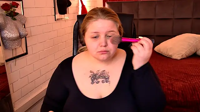 Snapshot of SladaDell chatting on March 2026 09:12:01 AM SladaDell online show from March 2026 09:12:01 AM