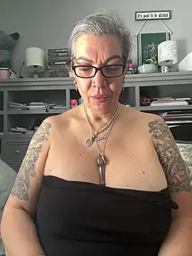 dieseldame1313 online show from May 2026 03:50:02 PM