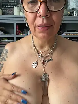 dieseldame1313 online show from June 2026 02:48:02 PM
