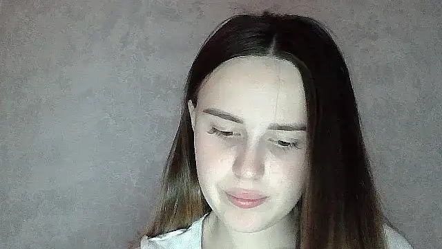 SweetLoraa online show from June 2026 04:02:01 PM