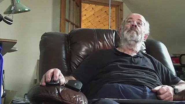 janzer13 online show from November 2025 02:51:01 PM