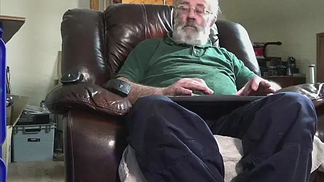 janzer13 online show from December 2025 02:02:02 PM