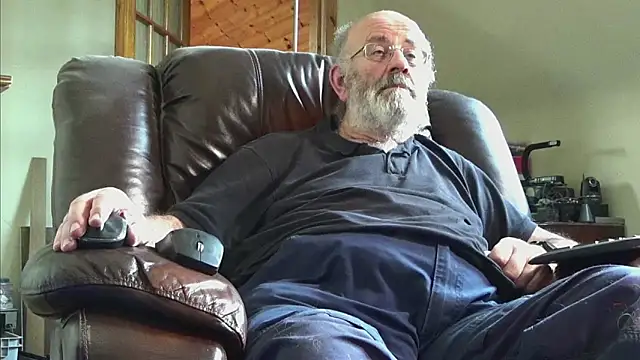 janzer13 online show from February 2026 02:12:02 PM